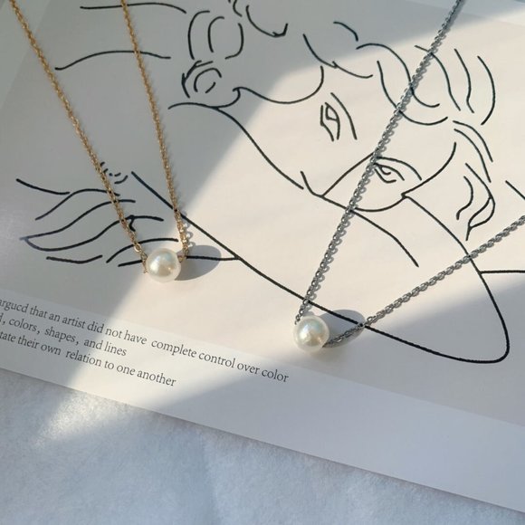 Single Pearl Necklace - Picture 2 of 4